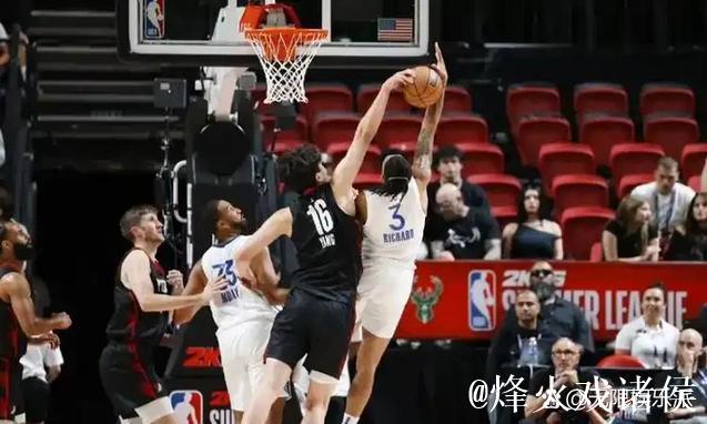 科林斯表现平平：全场10投5中，贡献10分2篮板1助攻1盖帽