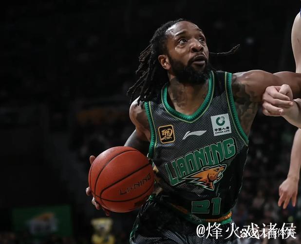 威尔斯空接暴扣,辽宁大比分领先广厦 威尔斯空接暴扣,辽宁大比分领先广厦