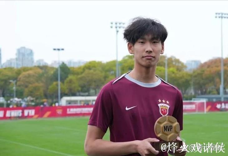 李新翔生日离别上港,重返老东家亮相获球迷热捧 李新翔生日离别上港,重返老东家亮相获球迷热捧