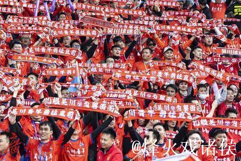 吴川青年队问鼎2025广东省超冠军,广州恒大式应援助威 吴川青年队问鼎2025广东省超冠军,广州恒大式应援助威